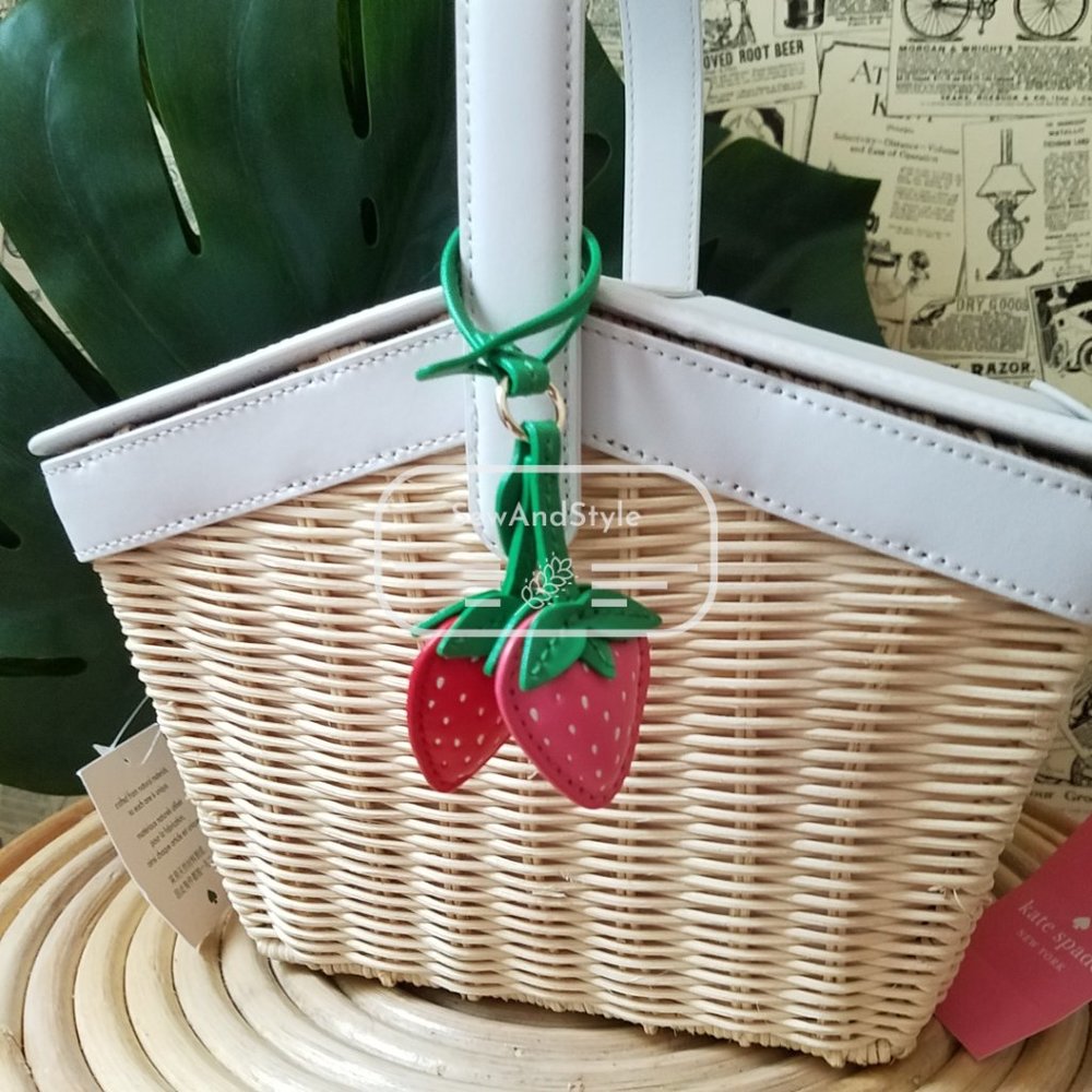 Kate Spade NWT Picnic Strawberry Wicker Basket Warm Beige plaid inside - Picture 4 of 13